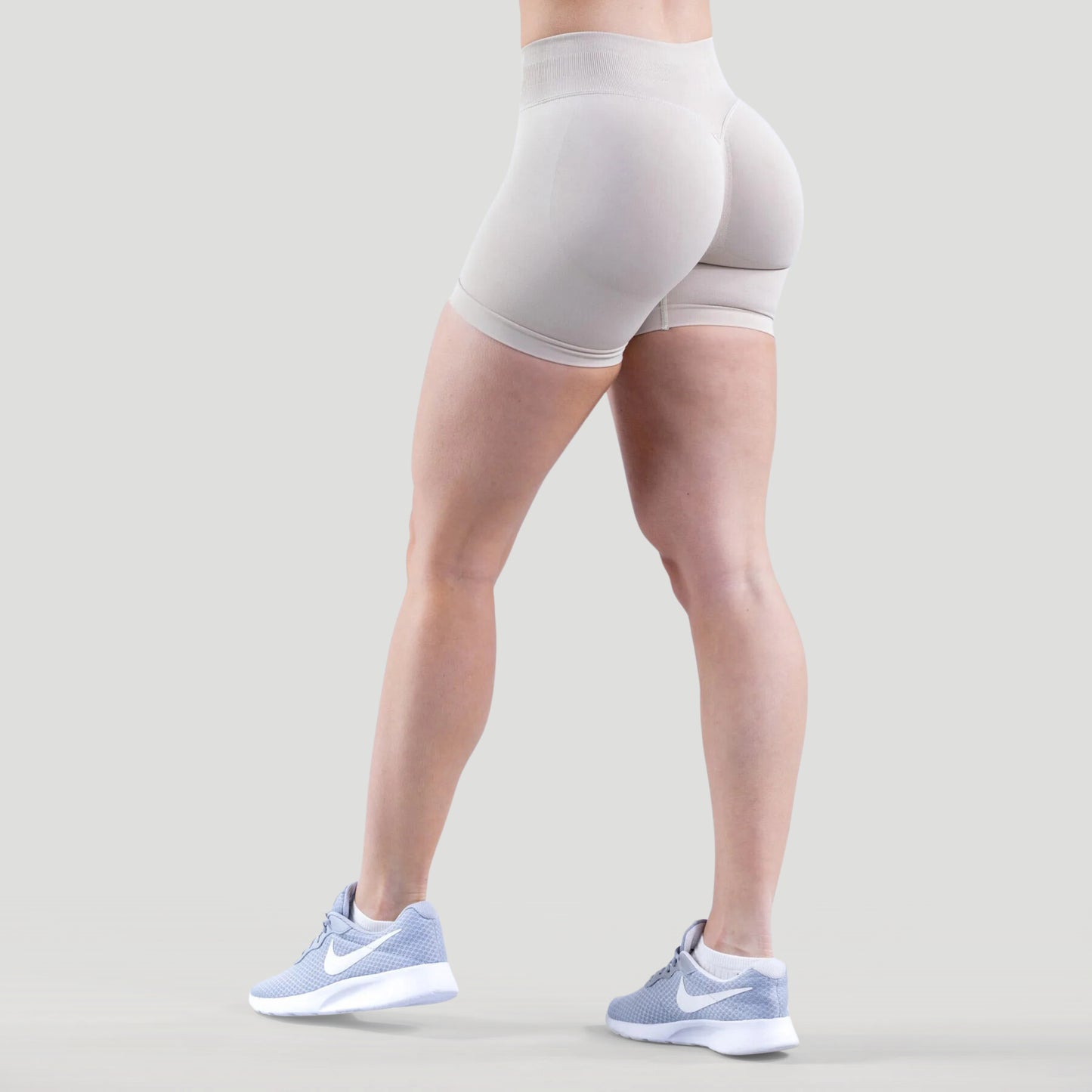 Aura™ Low Rise Seamless Lifting Shorts